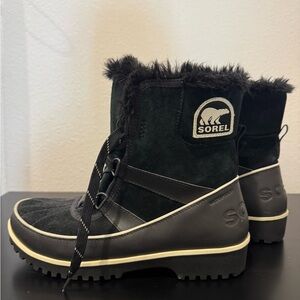 Sorel Women's Black and Cream Winter Boots